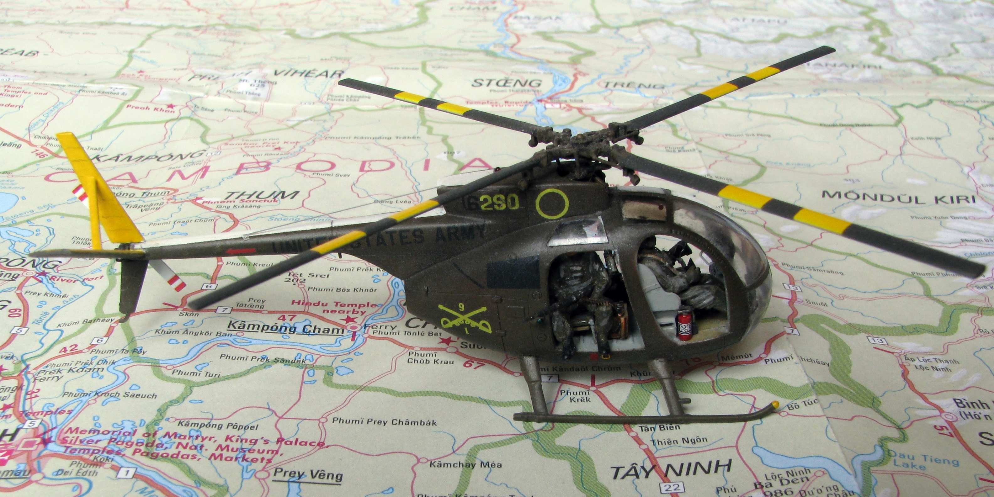 1:72 AZ Models OH-6A Loach by Pawel