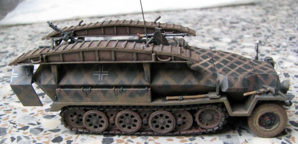 1:72 Revell Sd. Kfz. 251/7 Ausf. C by Pawel