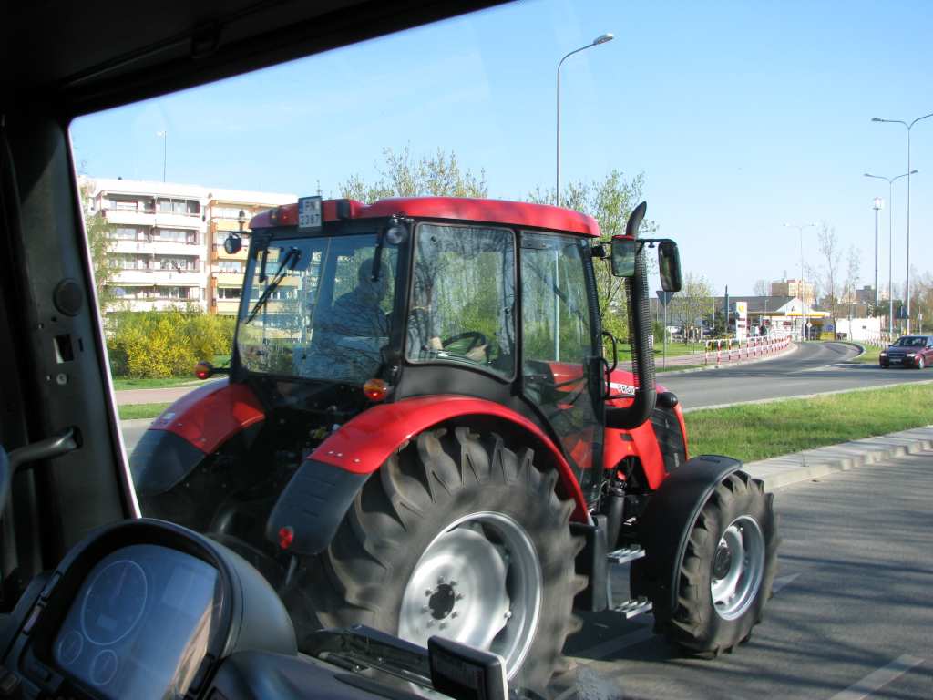 tractor01.jpg